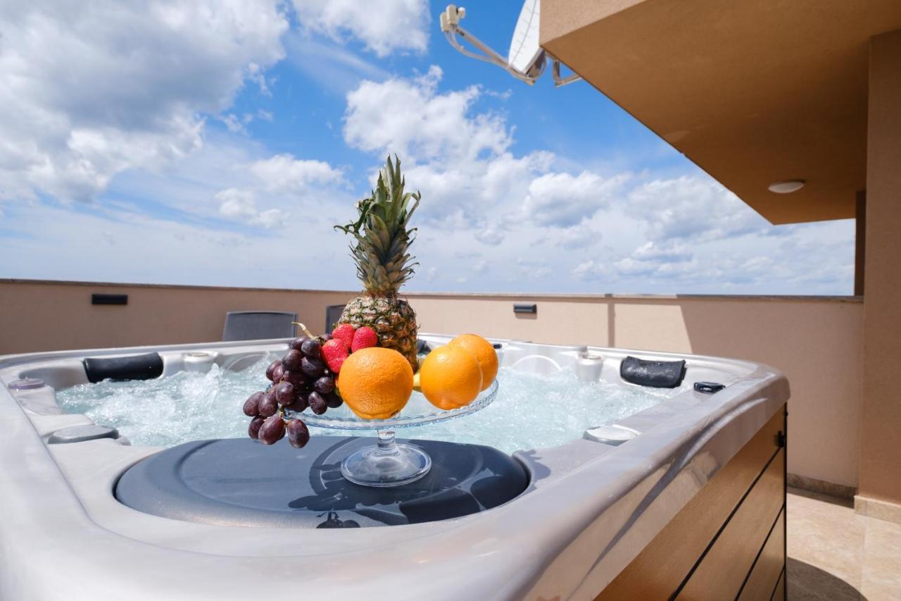 Apartments Luana With Private Jacuzzi Zadar Exterior foto